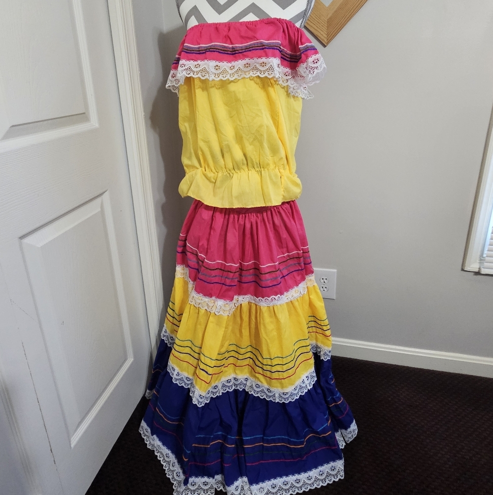 Salvadorian Shirt And Skirt